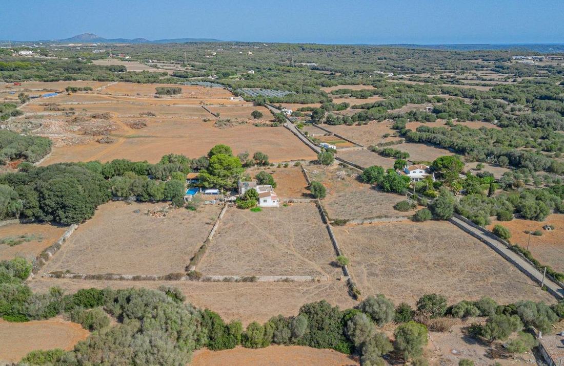 Vista drone de la finca y entorno de Menorca